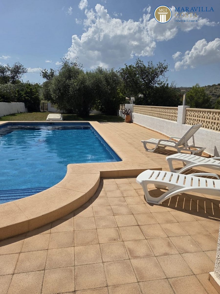 Finca zu verkaufen mit vier Schlafzimmern und Pool in der Gegend von Canor, Benissa (Alicante)