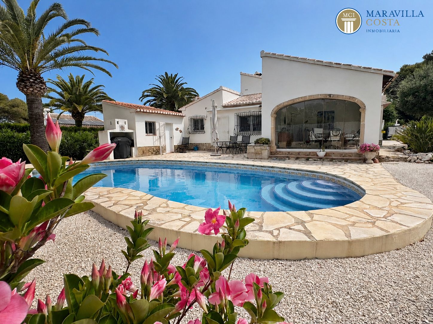 Sonniges Wohlfühlhaus mit mediterranem Garten, Pool und traumhafter Naya im Verkauf in Jávea (Alicante)