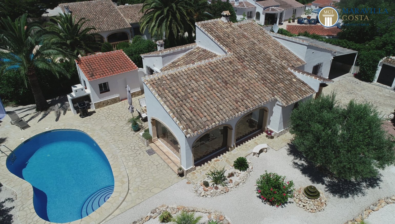 Sonniges Wohlfühlhaus mit mediterranem Garten, Pool und traumhafter Naya im Verkauf in Jávea (Alicante)