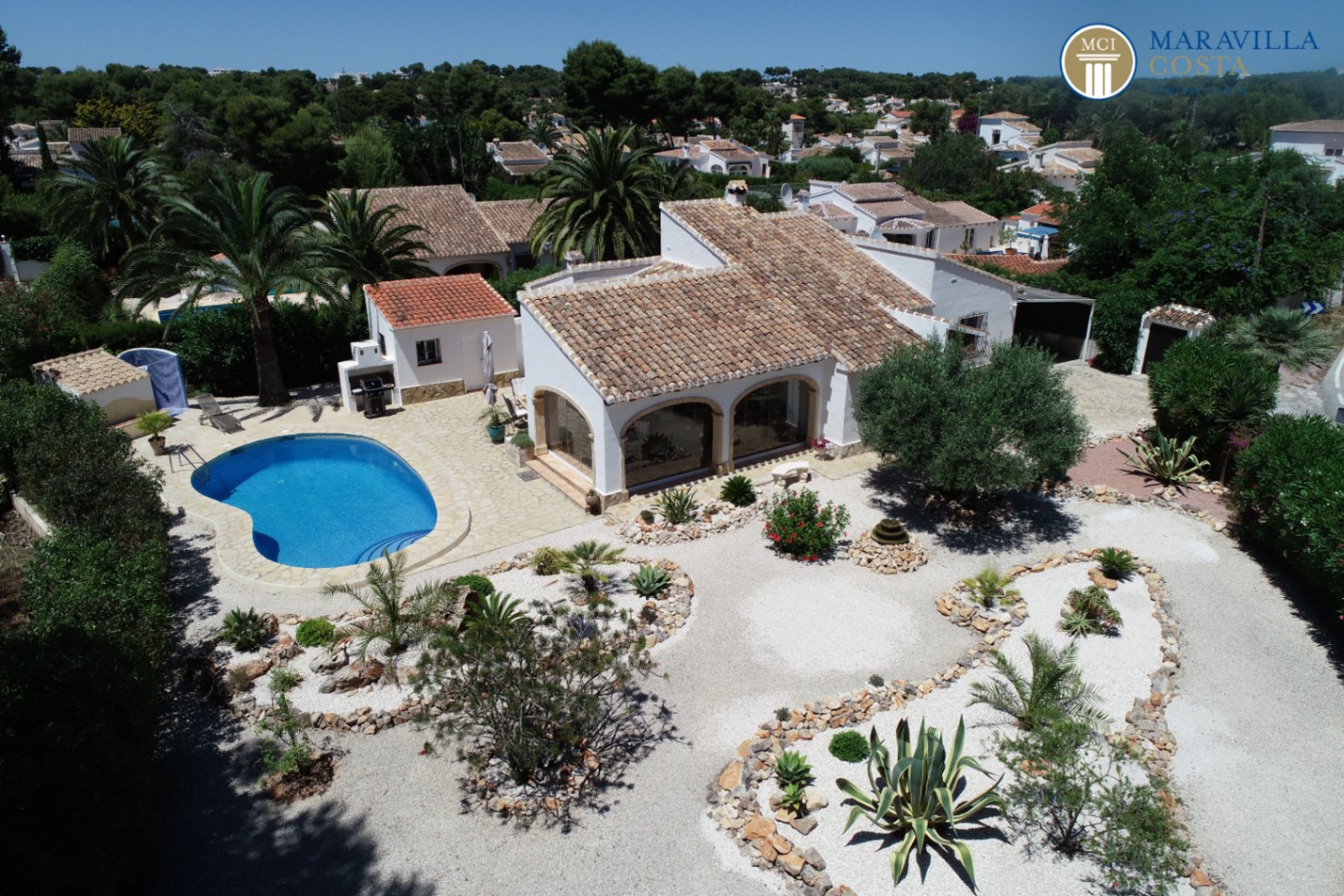 Sonniges Wohlfühlhaus mit mediterranem Garten, Pool und traumhafter Naya im Verkauf in Jávea (Alicante)