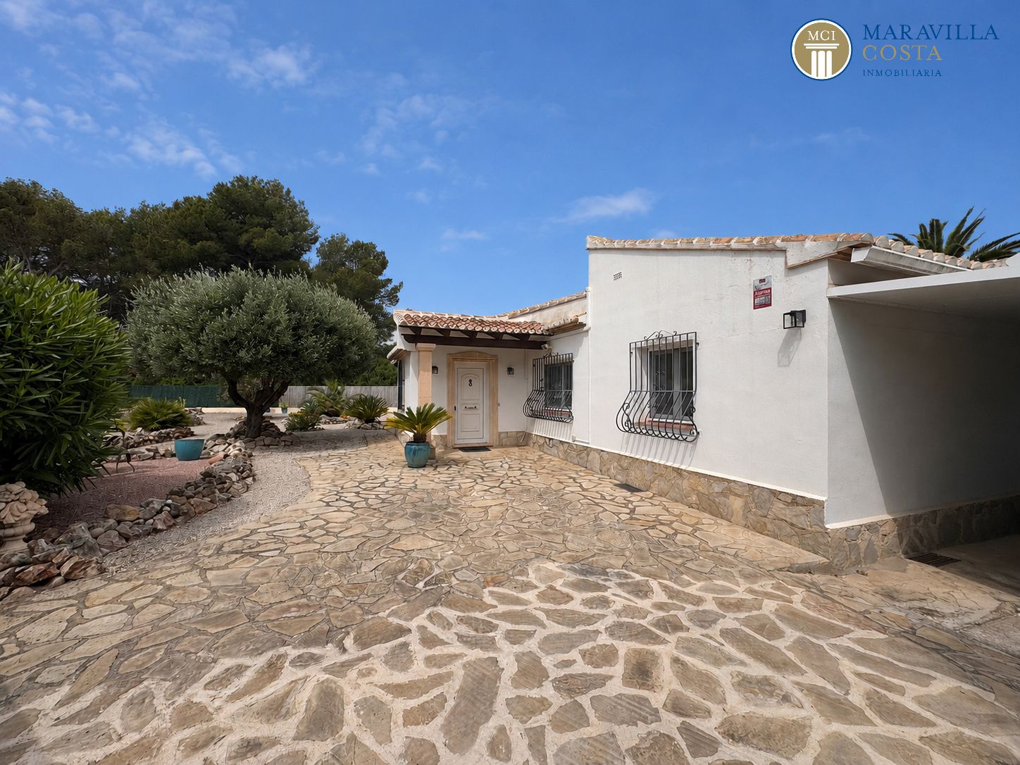 Sonniges Wohlfühlhaus mit mediterranem Garten, Pool und traumhafter Naya im Verkauf in Jávea (Alicante)