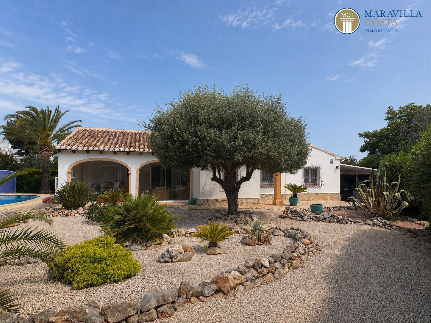Sonniges Wohlfühlhaus mit mediterranem Garten, Pool und traumhafter Naya im Verkauf in Jávea (Alicante)
