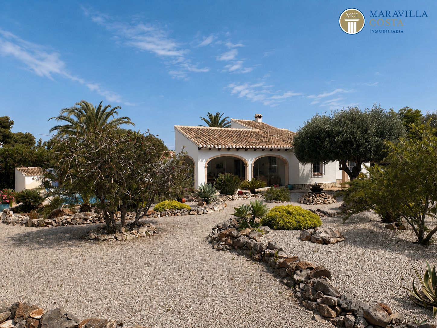Sonniges Wohlfühlhaus mit mediterranem Garten, Pool und traumhafter Naya im Verkauf in Jávea (Alicante)