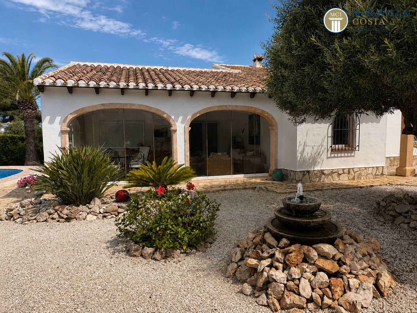 Sonniges Wohlfühlhaus mit mediterranem Garten, Pool und traumhafter Naya im Verkauf in Jávea (Alicante)