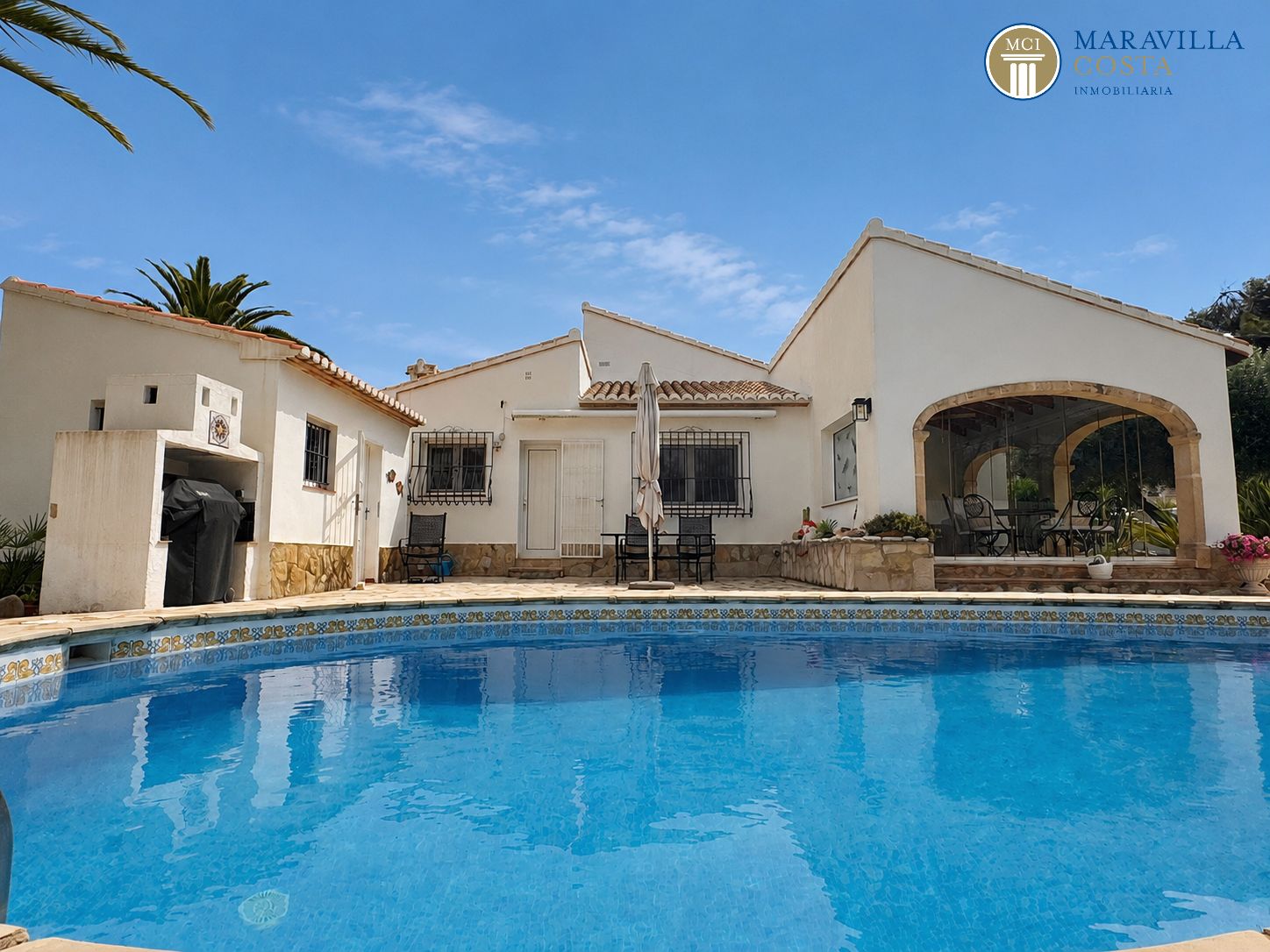 Sonniges Wohlfühlhaus mit mediterranem Garten, Pool und traumhafter Naya im Verkauf in Jávea (Alicante)