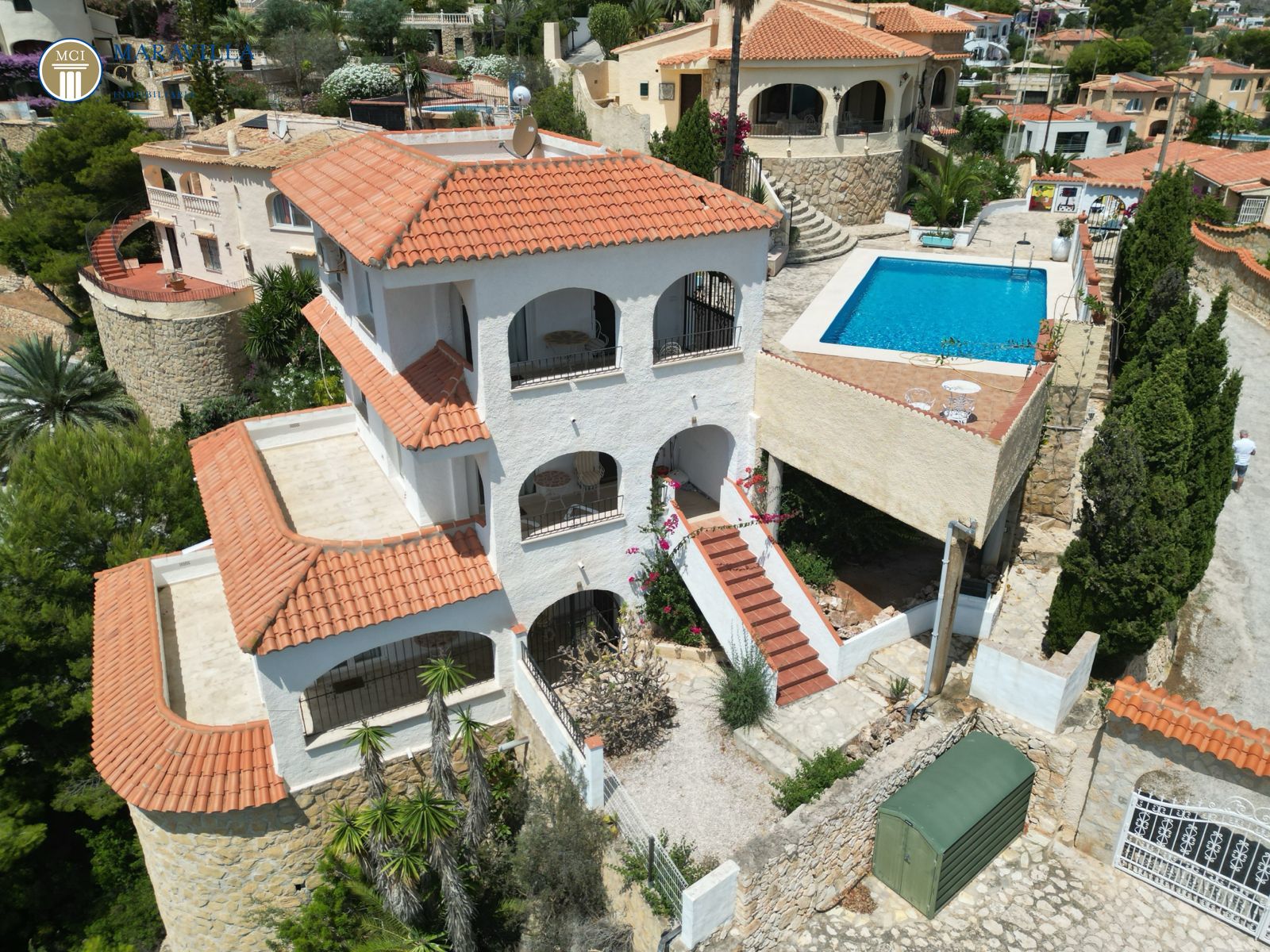 Villa mit drei Apartments und sensationellem Meerblick in Calpe