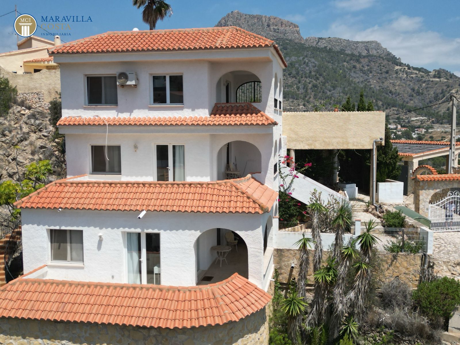 Villa mit drei Apartments und sensationellem Meerblick in Calpe