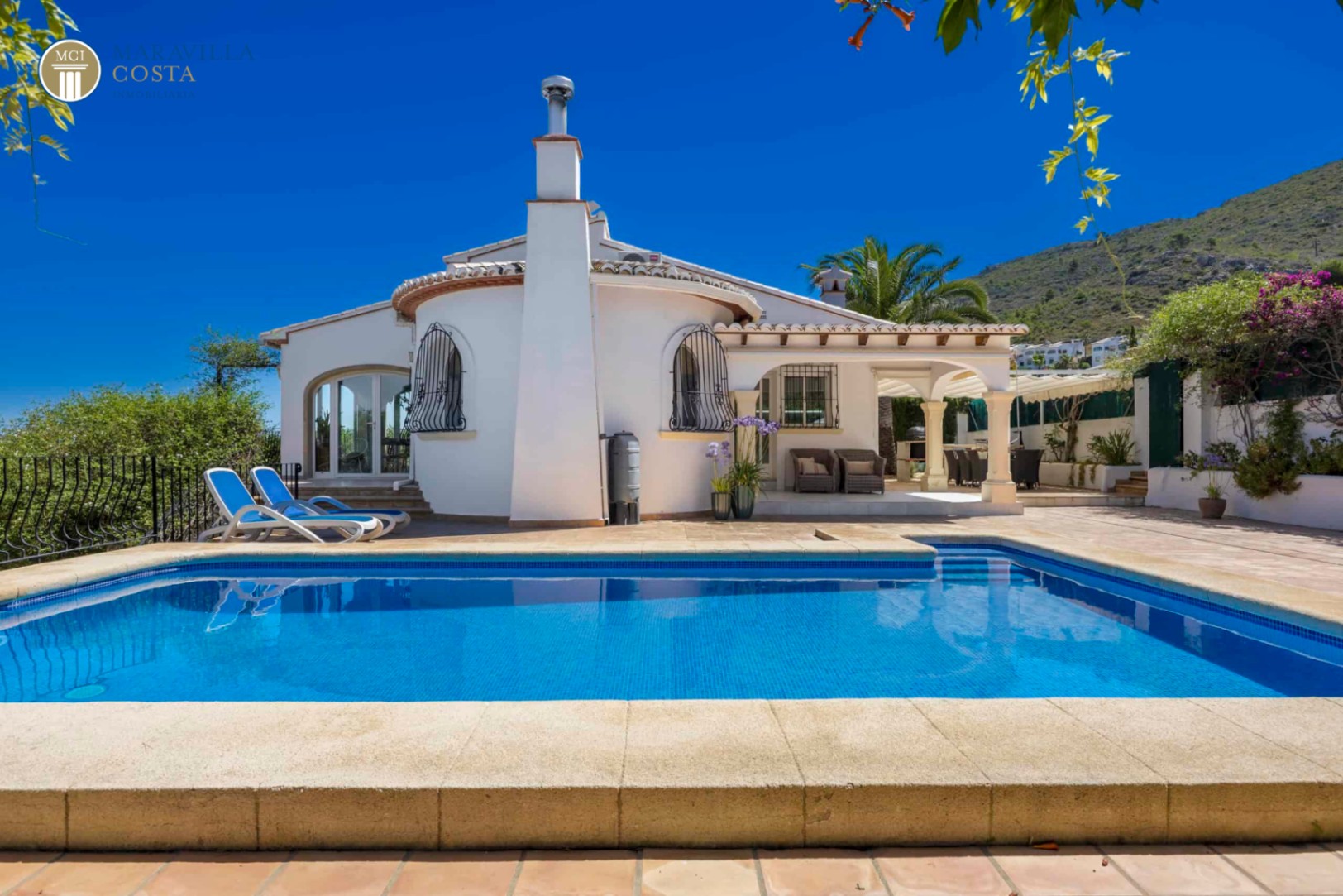 Charmante mediterrane Villa mit Panoramablick.