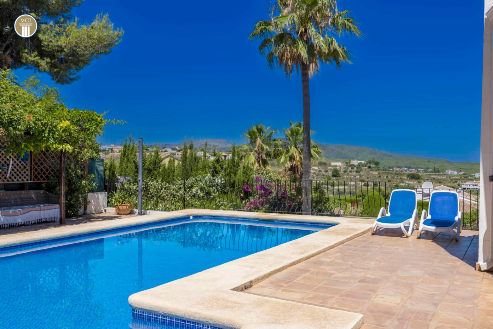 Charmante mediterrane Villa mit Panoramablick.