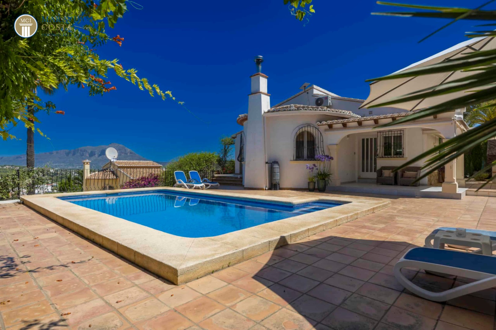Charmante mediterrane Villa mit Panoramablick.