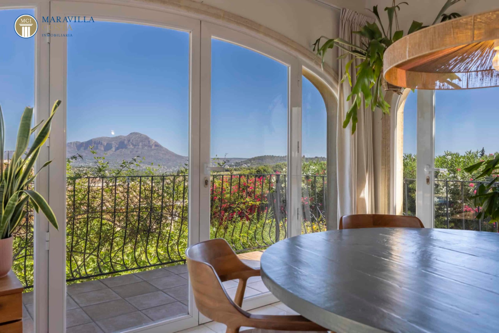 Charmante mediterrane Villa mit Panoramablick.