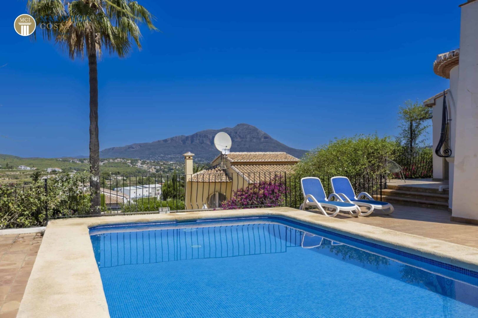 Charmante mediterrane Villa mit Panoramablick.