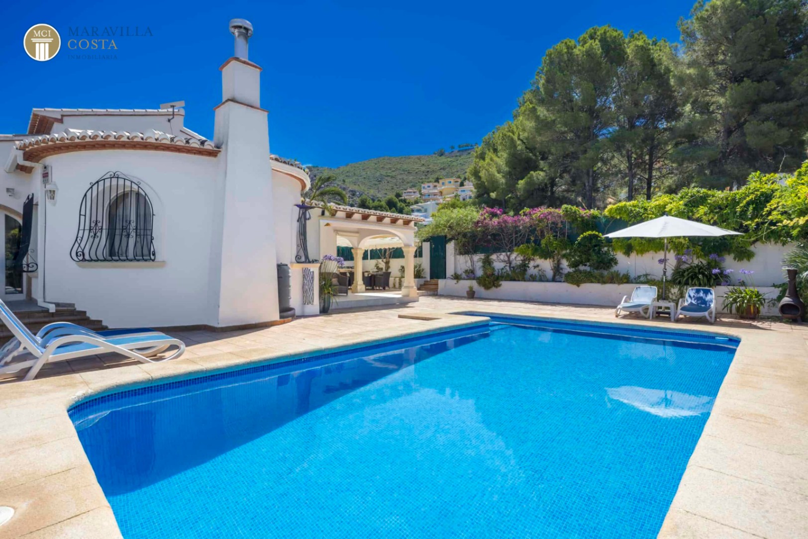 Charmante mediterrane Villa mit Panoramablick.