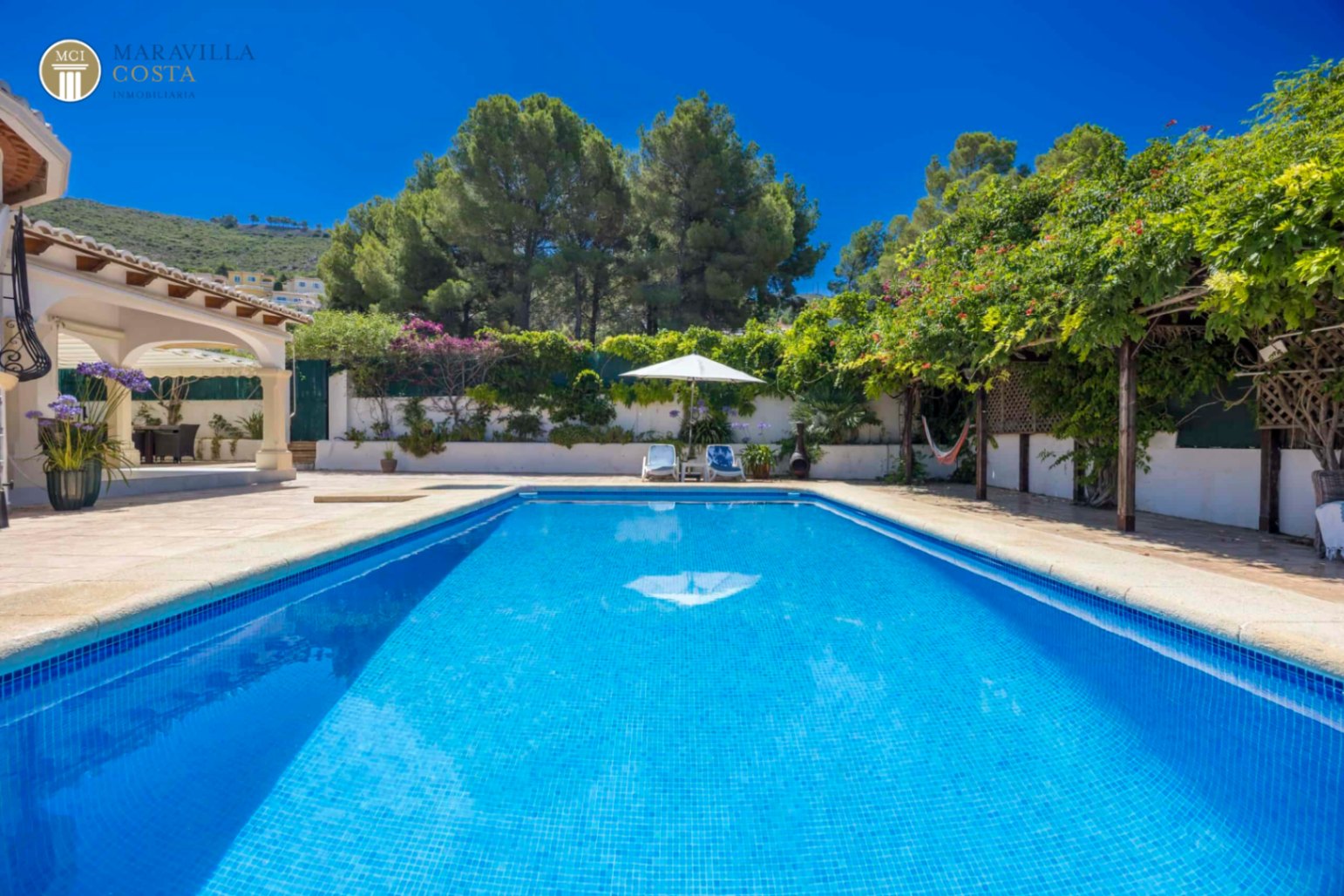 Charmante mediterrane Villa mit Panoramablick.