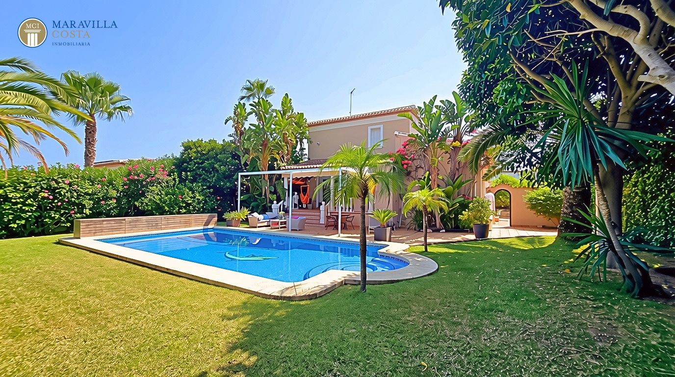 Grosszügige, elegante Villa im mediterranen Stil