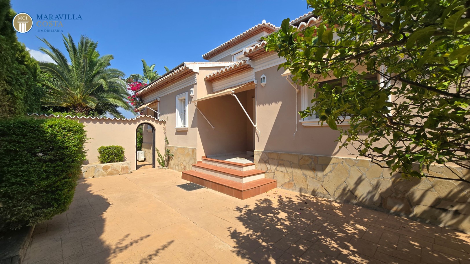 Grosszügige, elegante Villa im mediterranen Stil