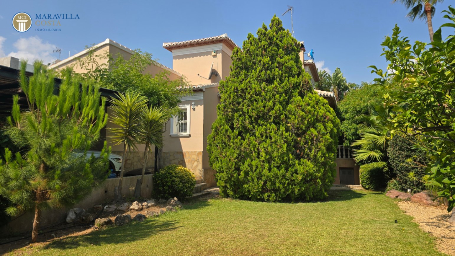 Grosszügige, elegante Villa im mediterranen Stil