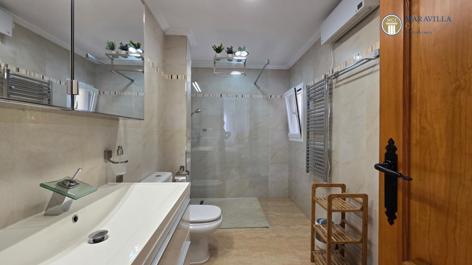  Sehr gepflegtes, mediterranes Haus auf einer Ebene in Jávea zu verkaufen
