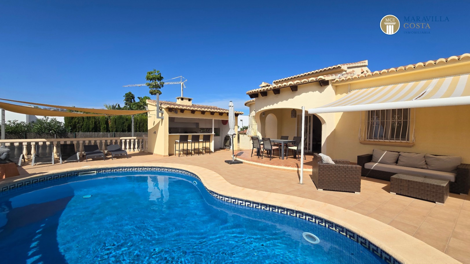  Sehr gepflegtes, mediterranes Haus auf einer Ebene in Jávea zu verkaufen