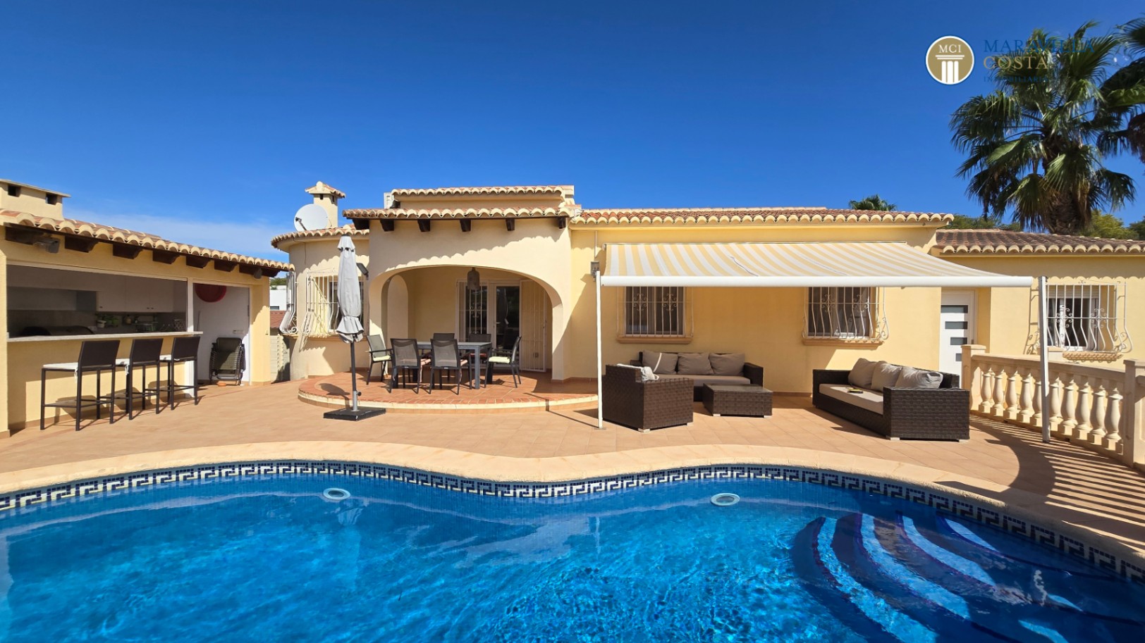  Sehr gepflegtes, mediterranes Haus auf einer Ebene in Jávea zu verkaufen