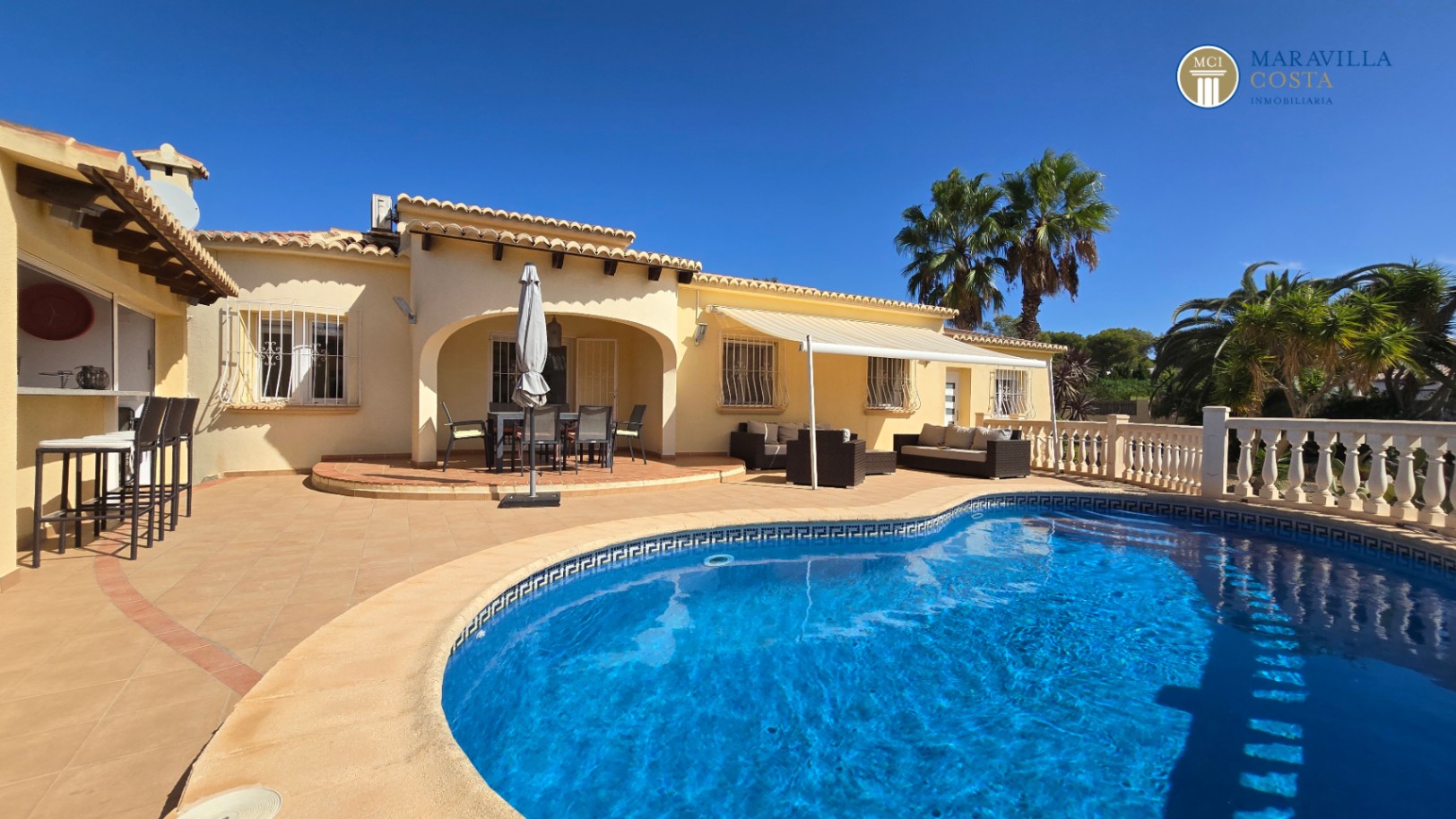  Sehr gepflegtes, mediterranes Haus auf einer Ebene in Jávea zu verkaufen