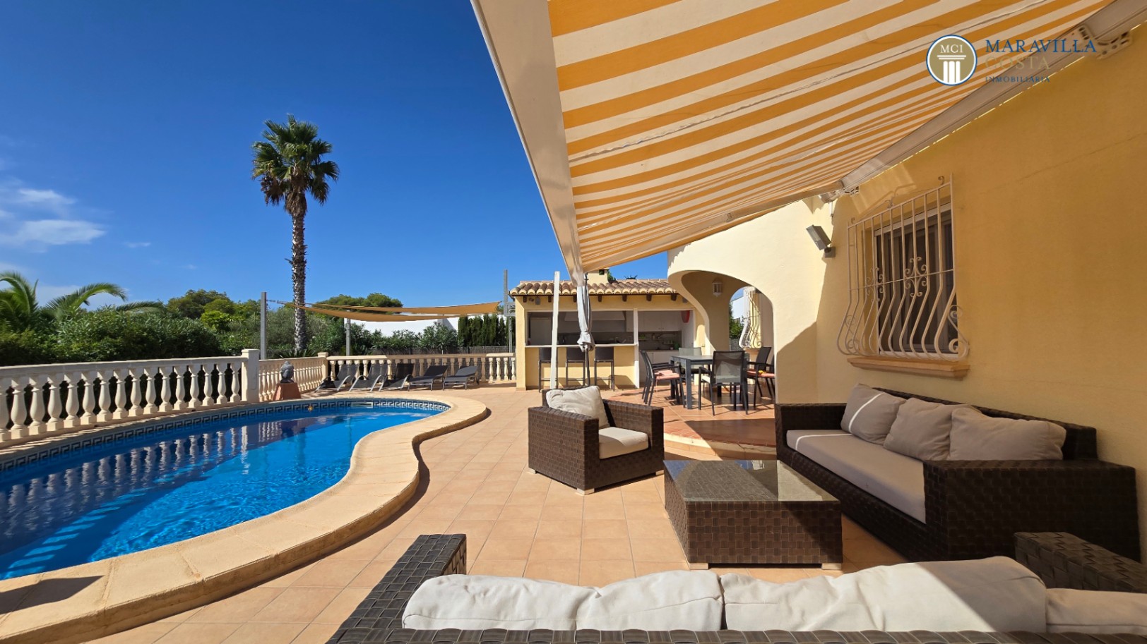  Sehr gepflegtes, mediterranes Haus auf einer Ebene in Jávea zu verkaufen