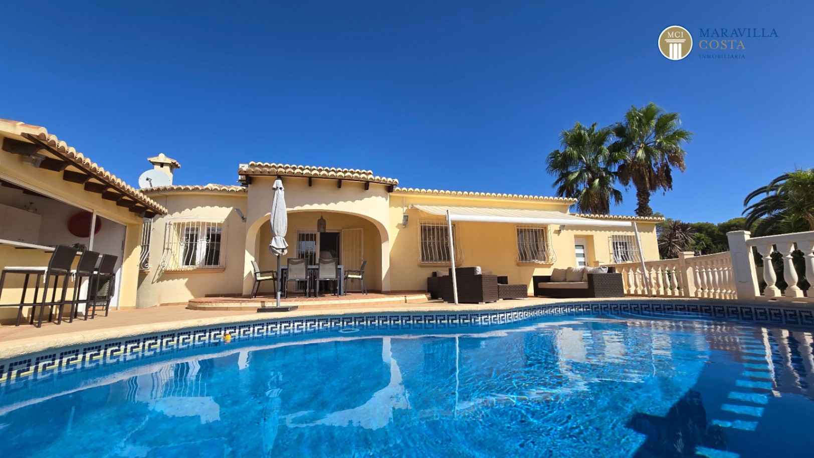  Sehr gepflegtes, mediterranes Haus auf einer Ebene in Jávea zu verkaufen